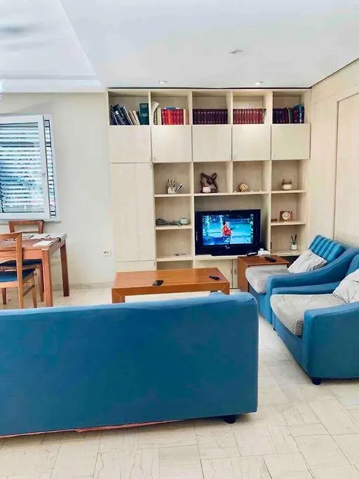 Chic City Retreat - Stylish Apartment In Bllok, Tirana