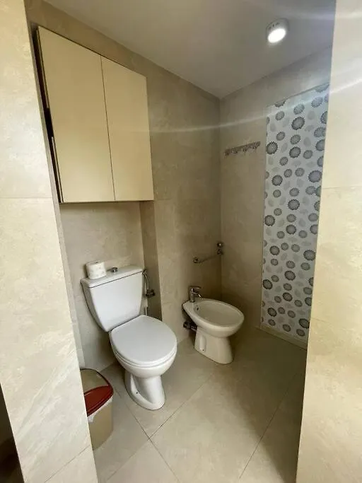 Chic City Retreat - Stylish Apartment In Bllok, Tirana